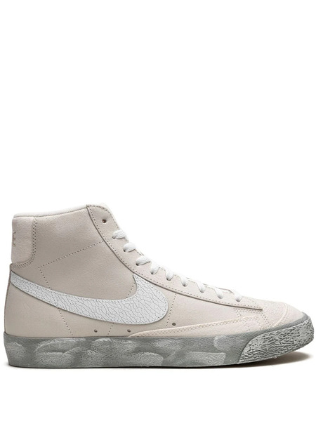  Nike Blazer Mid '77 Emb summit White Sneakers 
